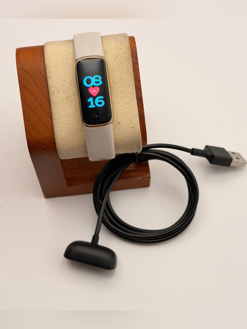 Fitbit Luxe, Charger included, Tested